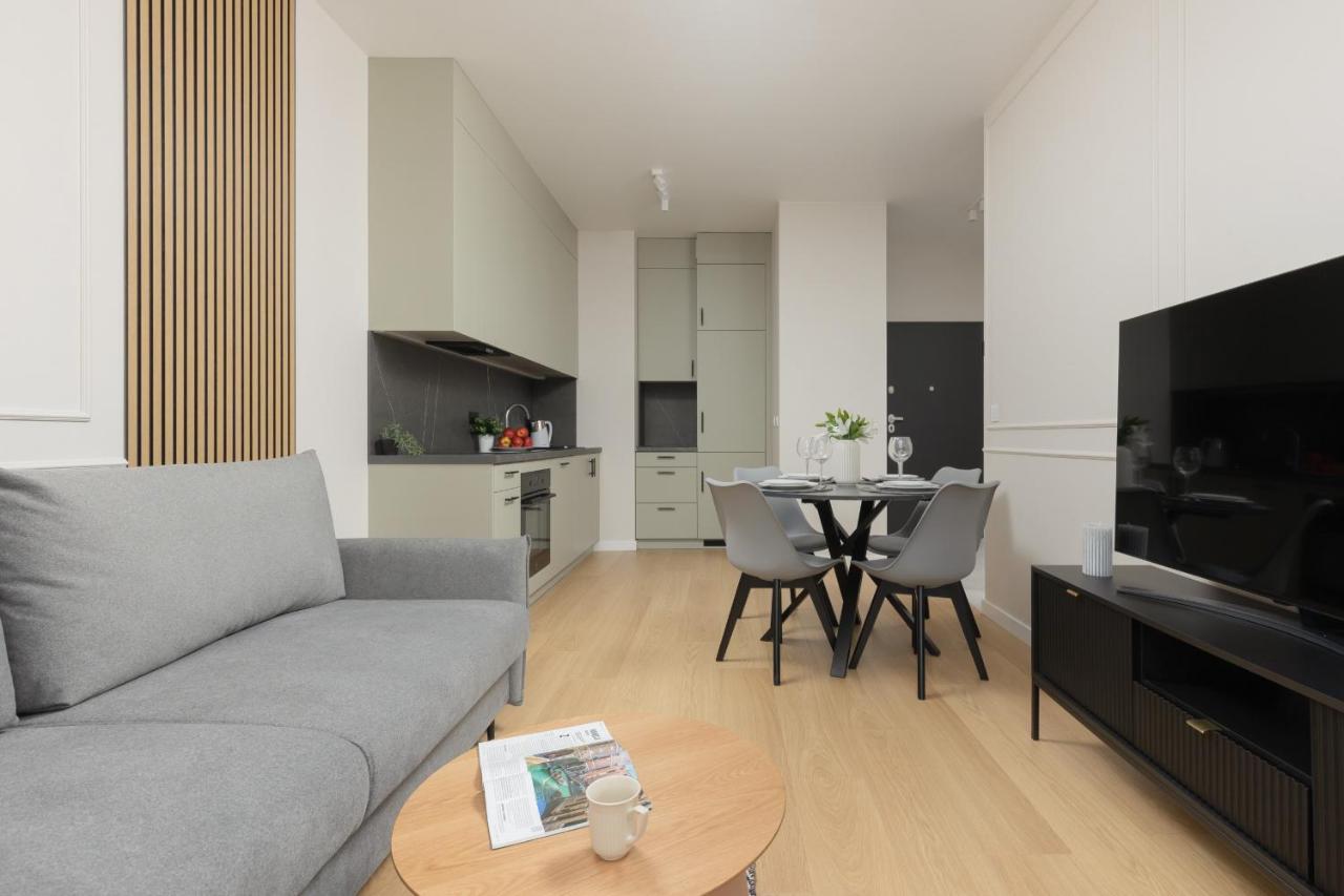 Wola Spacious Flat With Air Conditioning & Balcony By Noclegi Renters Varsóvia Exterior foto