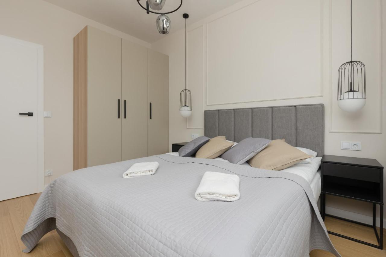 Wola Spacious Flat With Air Conditioning & Balcony By Noclegi Renters Varsóvia Exterior foto