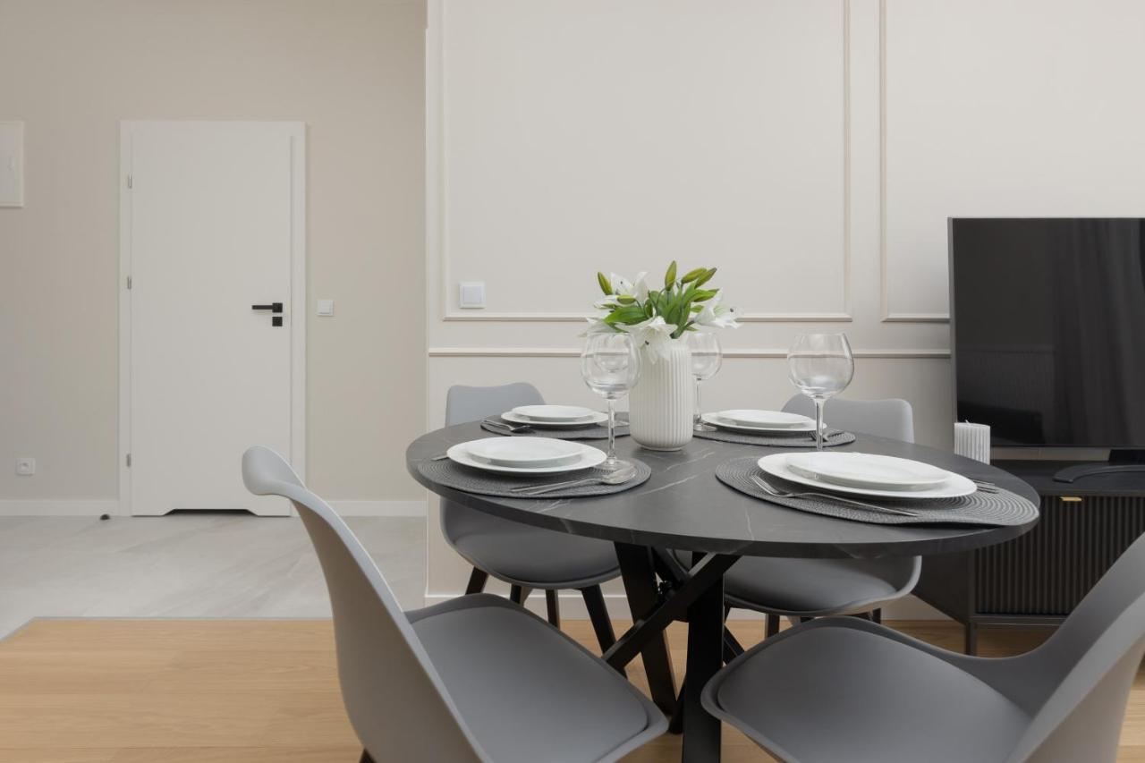 Wola Spacious Flat With Air Conditioning & Balcony By Noclegi Renters Varsóvia Exterior foto