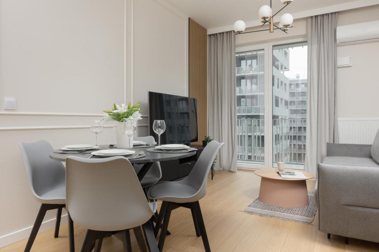 Wola Spacious Flat With Air Conditioning & Balcony By Noclegi Renters Varsóvia Exterior foto